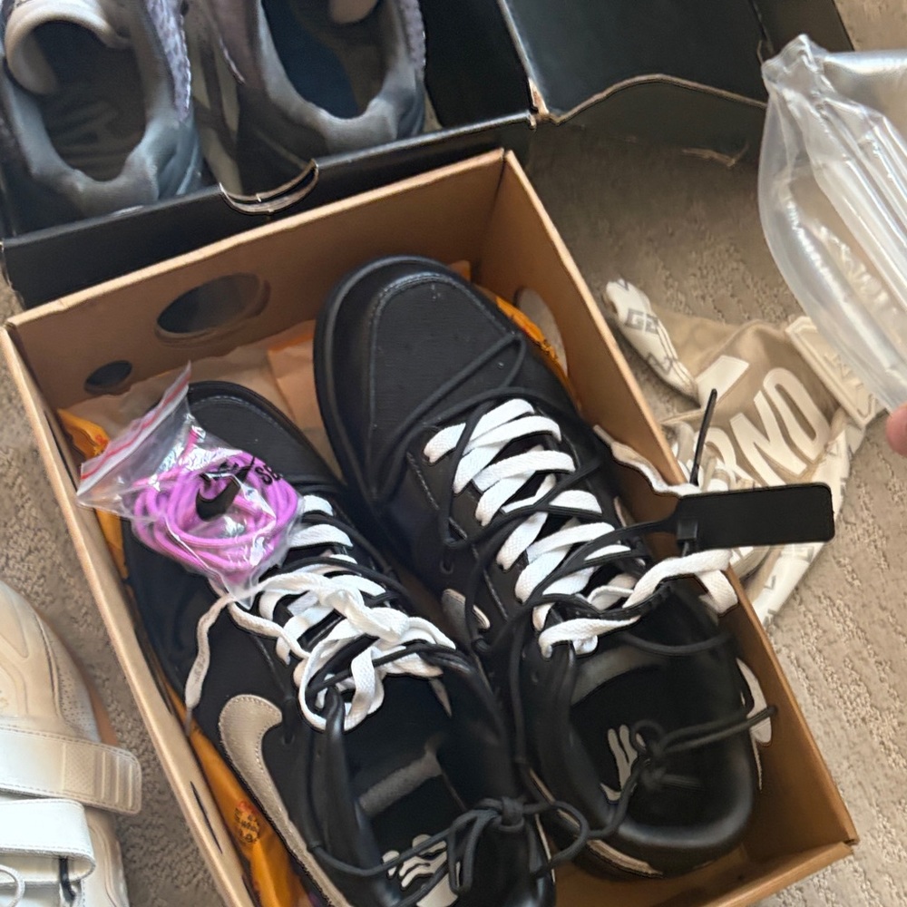 Off-White Black and White Men's Sneakers